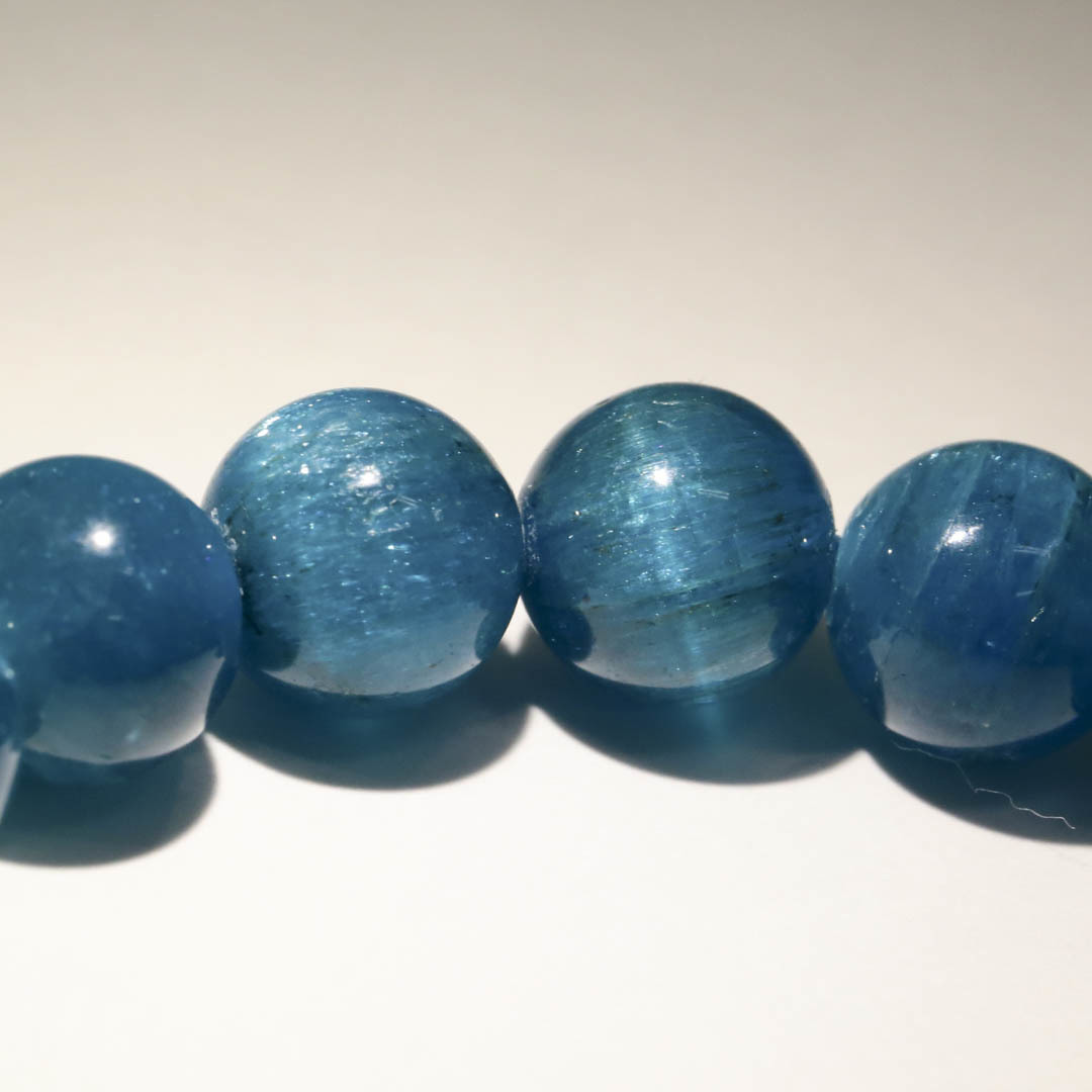 これが生体鉱物？ブルーアパタイトのブレスレット - 石の音ブログ