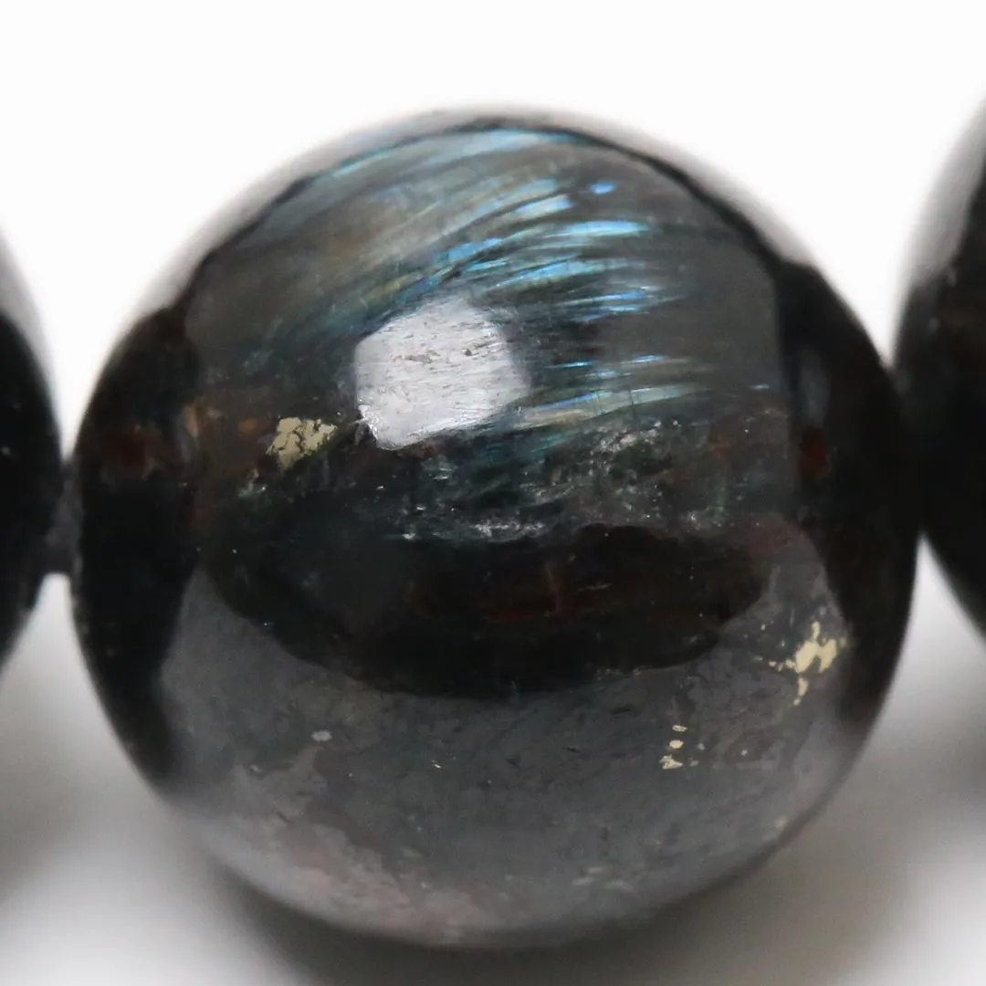 Nuummite-5.webp