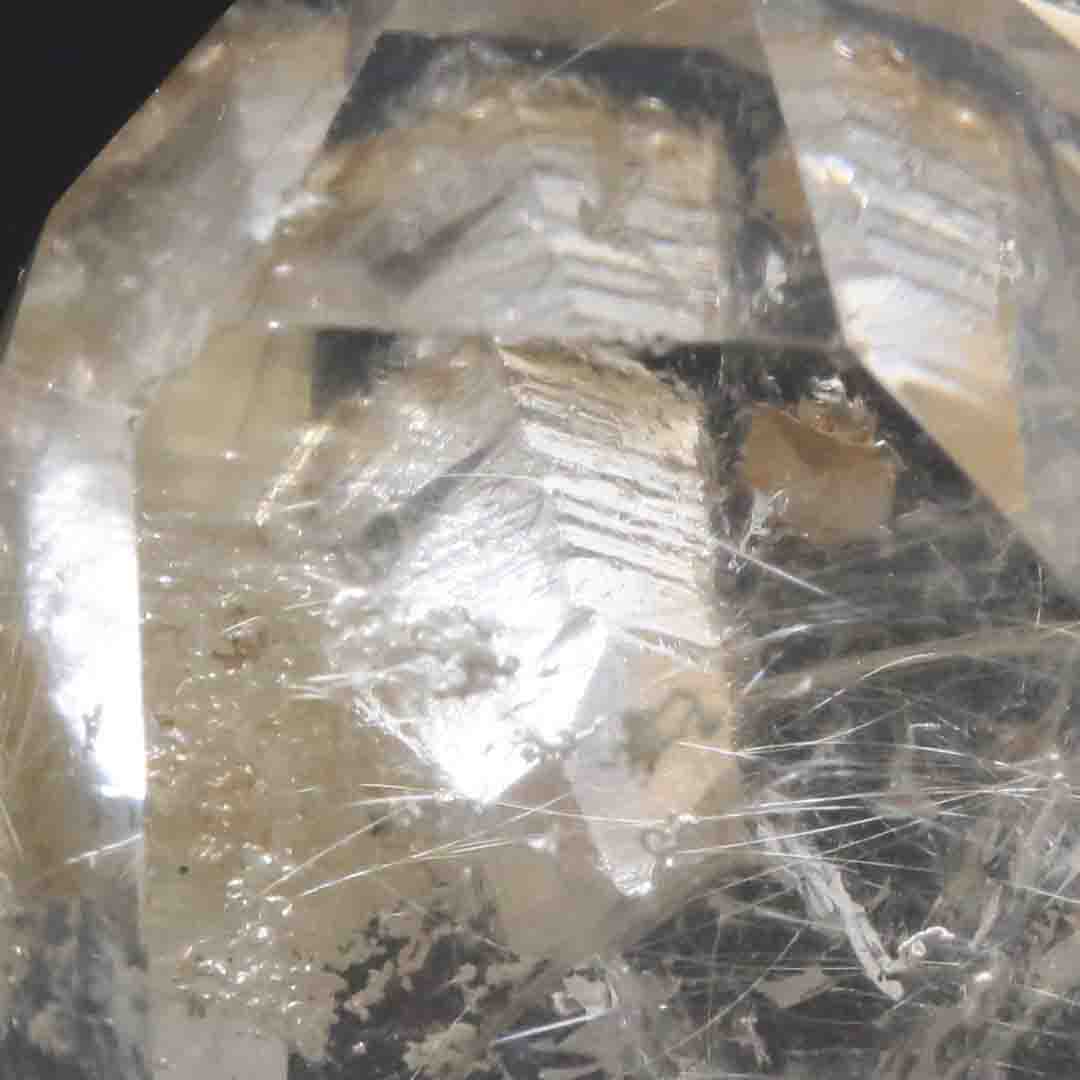 珍しいクォーツインルチルクォーツのポリッシュポイント - 石の音ブログ