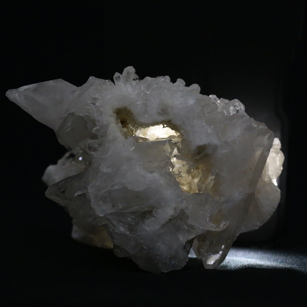 水晶塊 　原石（一見　おむすび状態？） 水晶塊 原石（一見 おむすび状態？）