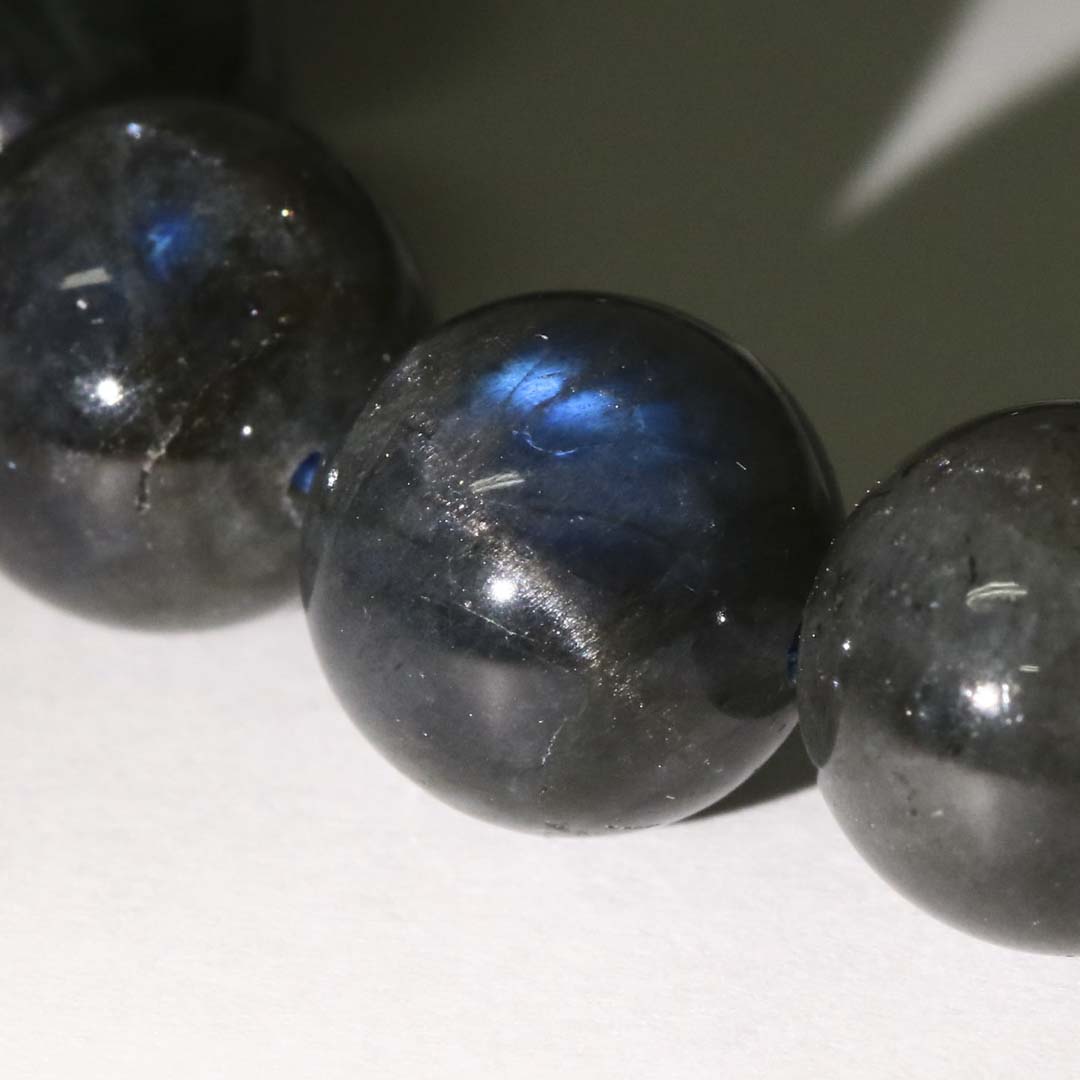 神秘的な輝き*ブラックラブラドライトのブレスレット - 石の音ブログ