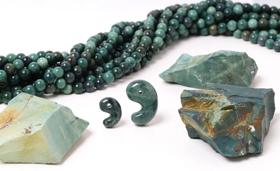 ✳摩訶不思議な色彩　花仙山出雲型勾玉　ピカピカ極上研磨　⭕️鑑定鑑別書付の本物です 新作勾玉！)花仙碧玉出雲型勾玉 島根県・玉造 花仙山産 - 石の音ブログ