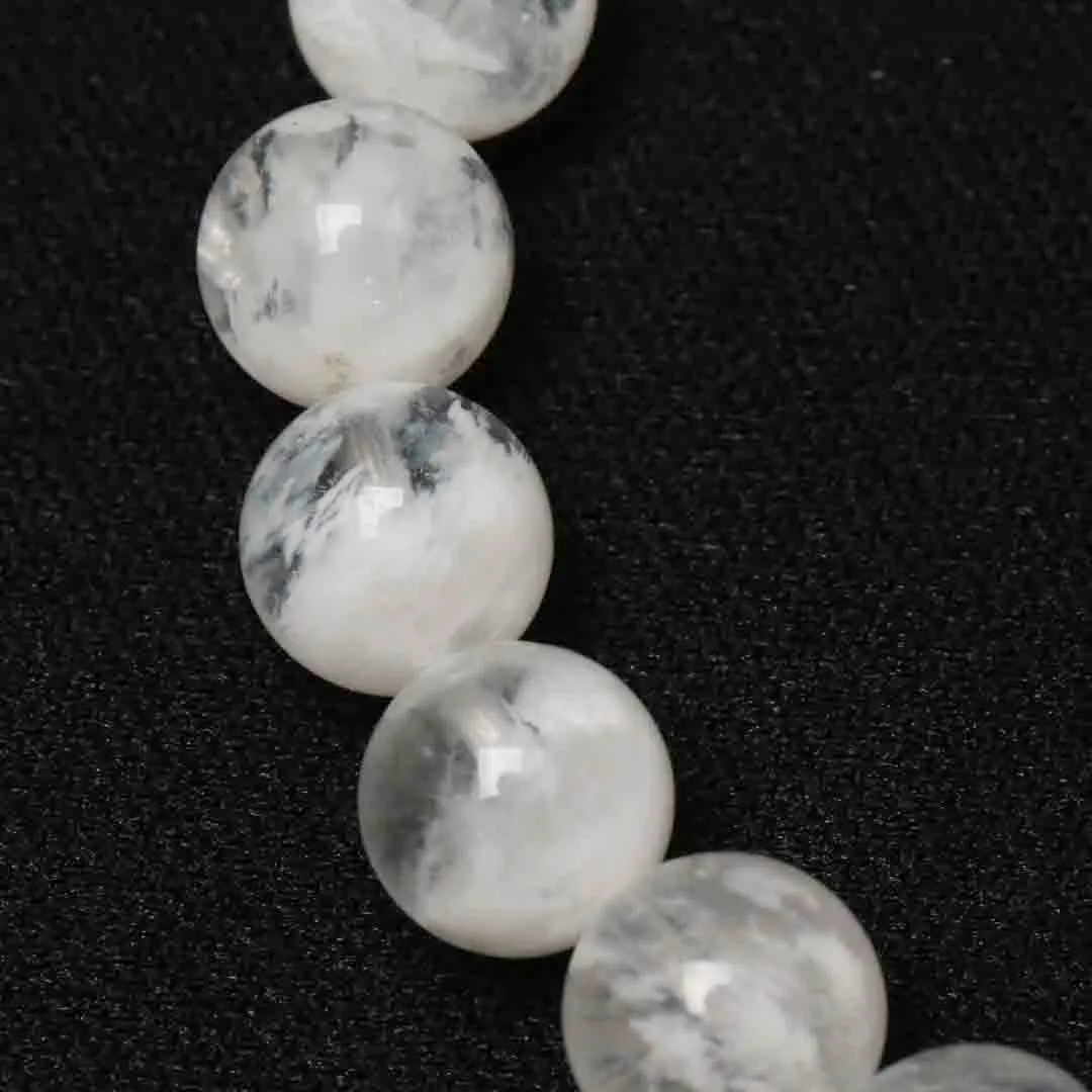 冬のイメージにぴったりなホワイトセリサイトインクォーツの