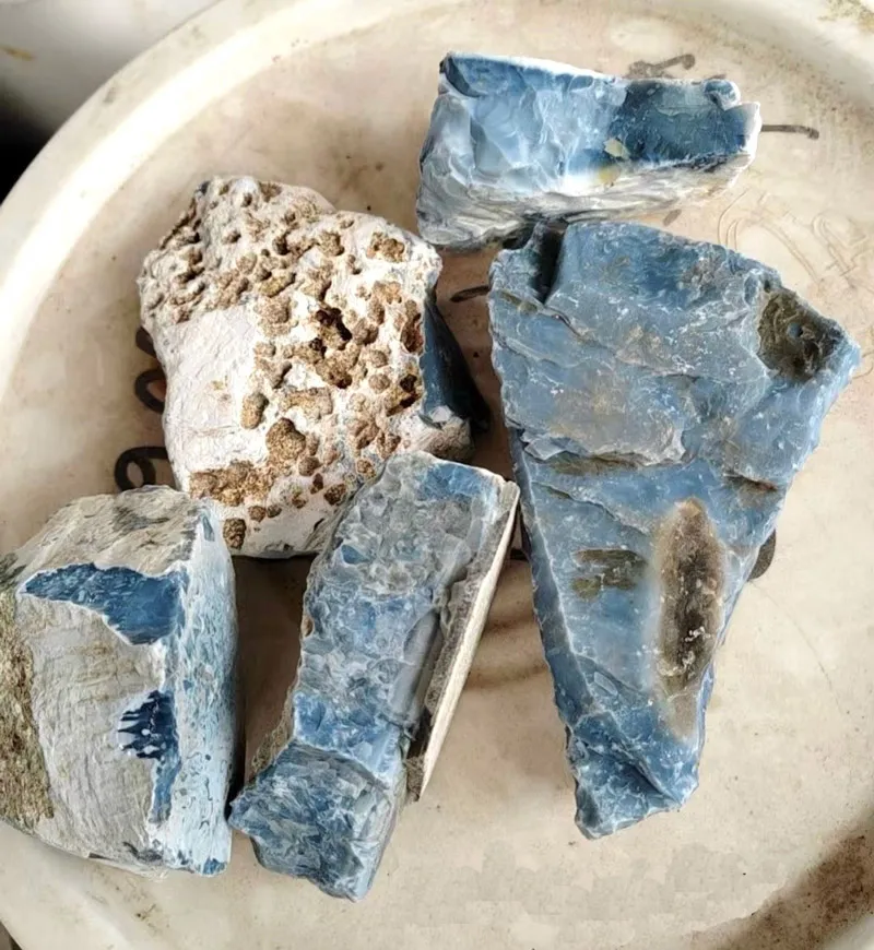 新作勾玉！)ブルーオパール出雲型勾玉 インド産 - 石の音ブログ